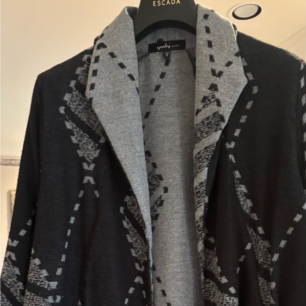 Shi by JOURNEYS Black and Gray Patterned Open-Front Coatigan